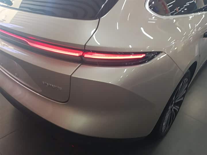 Фото 8 - Nio ET5T