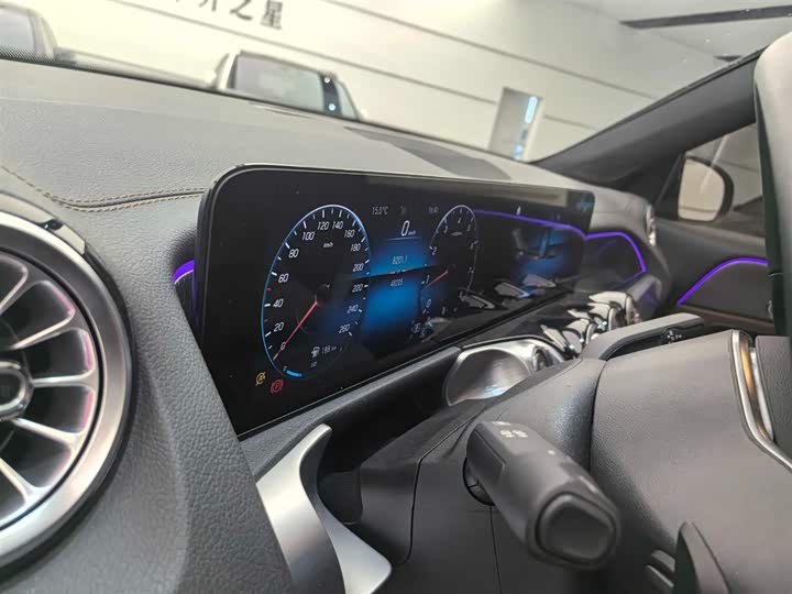 Фото 8 - Mercedes-Benz GLB-Class