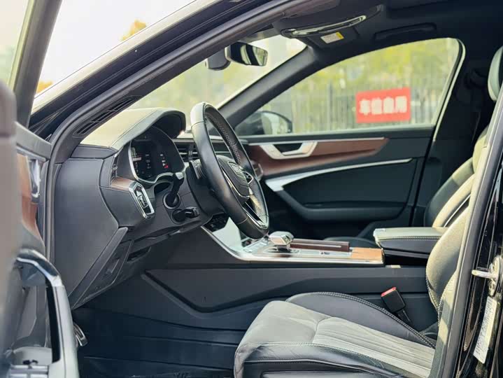 Фото 4 - Audi A6L