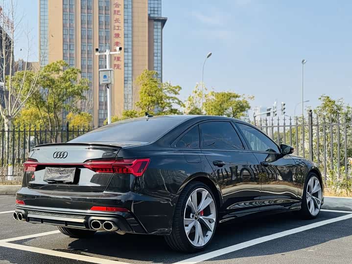 Фото 7 - Audi A6L