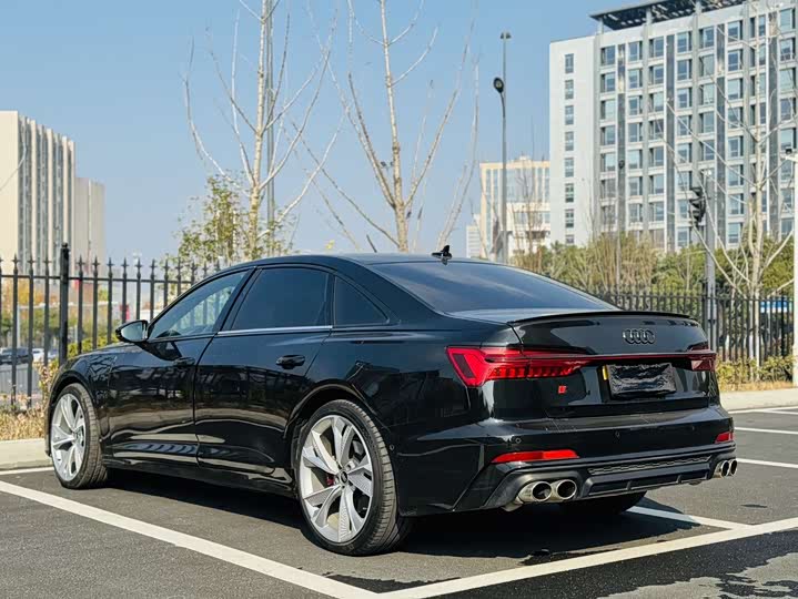 Фото 9 - Audi A6L