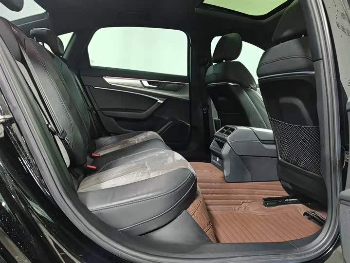 Фото 6 - Audi A6L