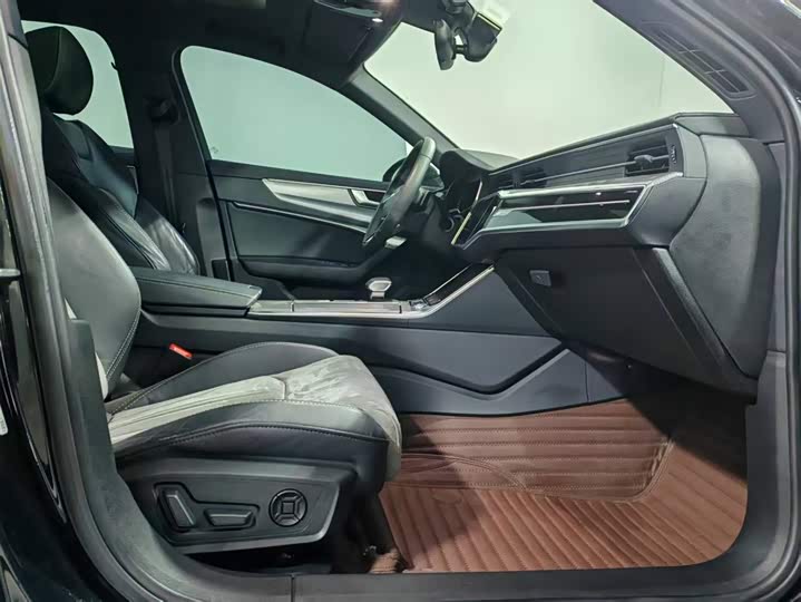 Фото 7 - Audi A6L