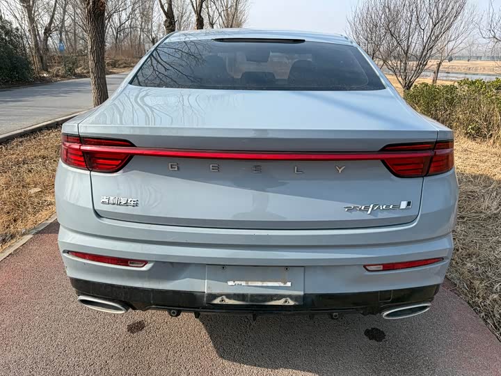 Фото 8 - Geely Preface