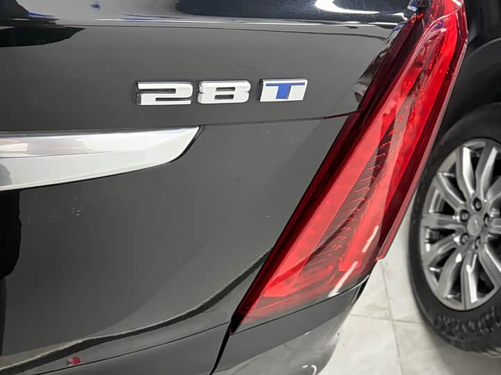 Фото 7 - Cadillac XT5