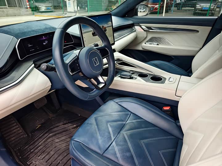 Фото 6 - Zeekr 001