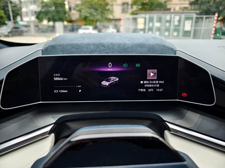 Фото 9 - Zeekr 001