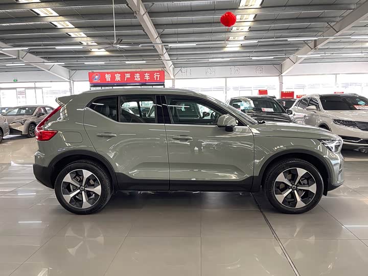 Фото 4 - Volvo XC40