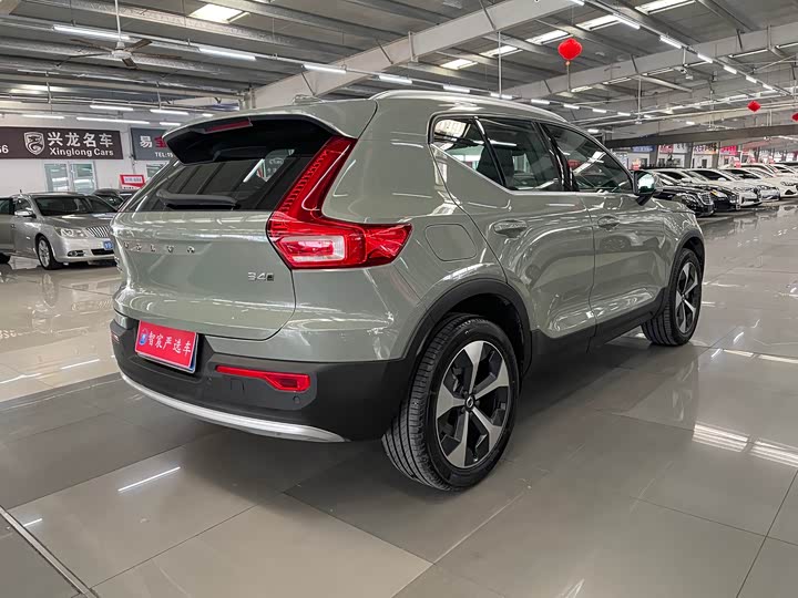 Фото 7 - Volvo XC40