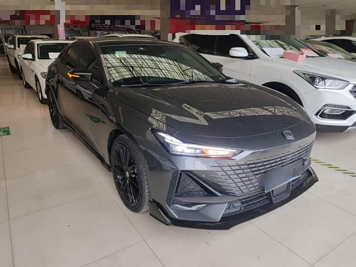 Фото 4 - Changan UNI-V