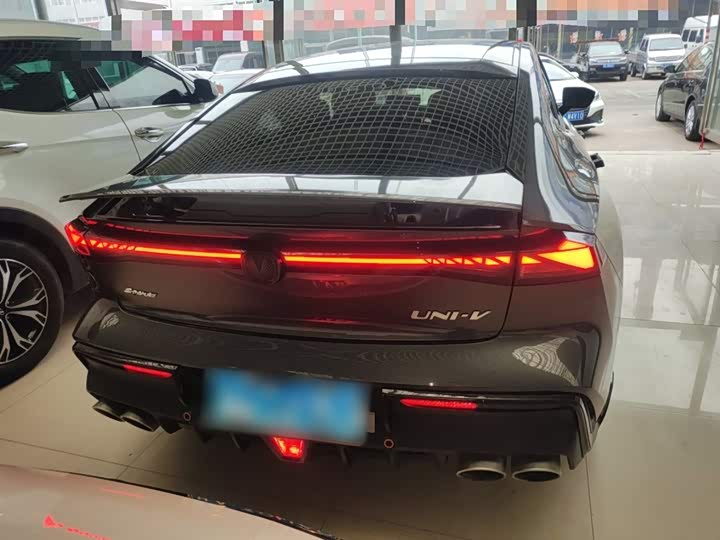 Фото 6 - Changan UNI-V