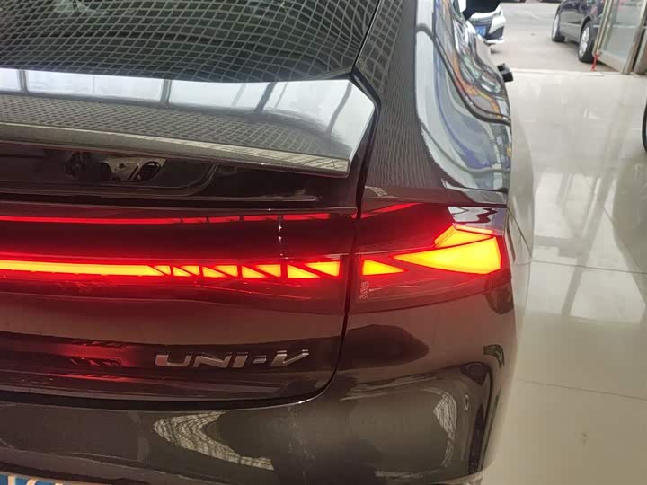 Фото 8 - Changan UNI-V