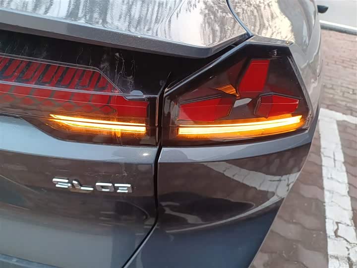 Фото 8 - Changan Deepal SL03