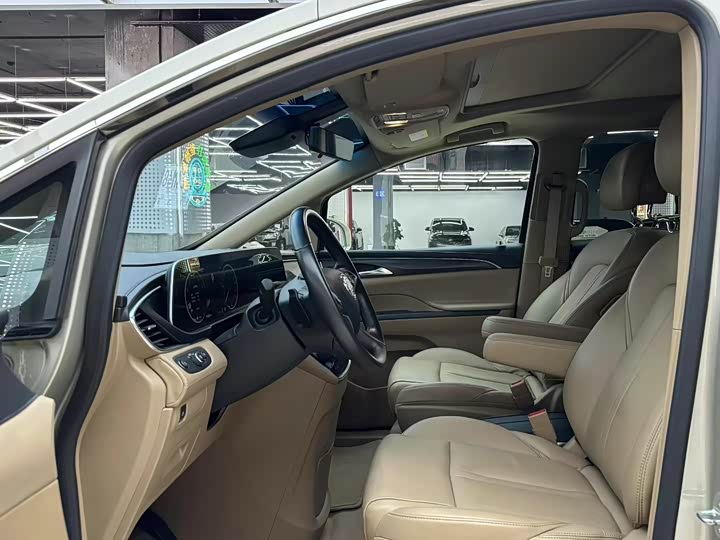 Фото 4 - Buick GL8 ES