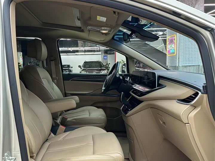 Фото 6 - Buick GL8 ES