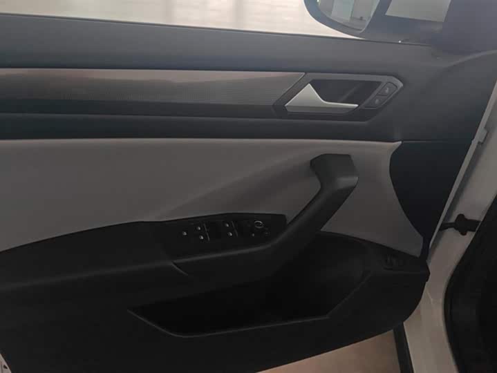 Фото 7 - Volkswagen T-Roc