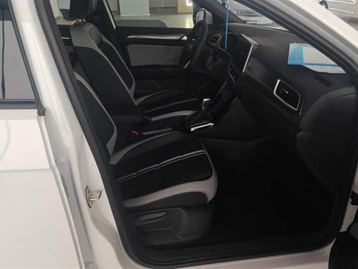 Фото 8 - Volkswagen T-Roc