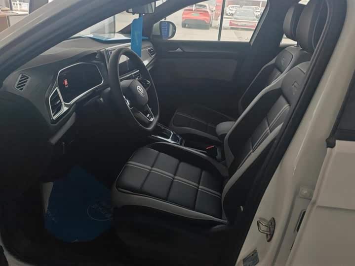 Фото 9 - Volkswagen T-Roc