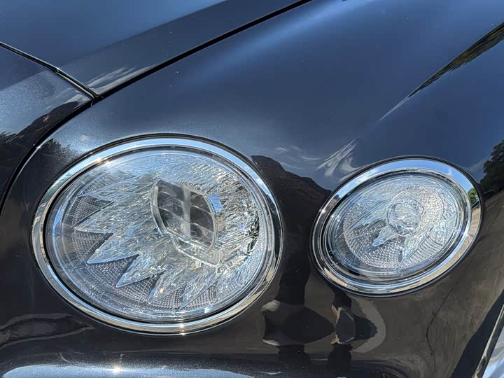 Фото 4 - Bentley Flying Spur