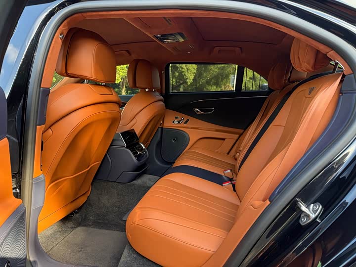 Фото 6 - Bentley Flying Spur