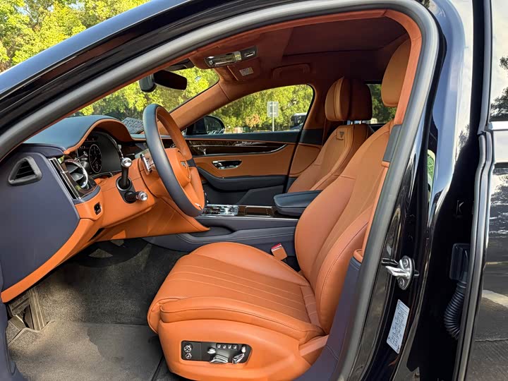 Фото 8 - Bentley Flying Spur