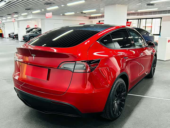 Фото 4 - Tesla Model Y