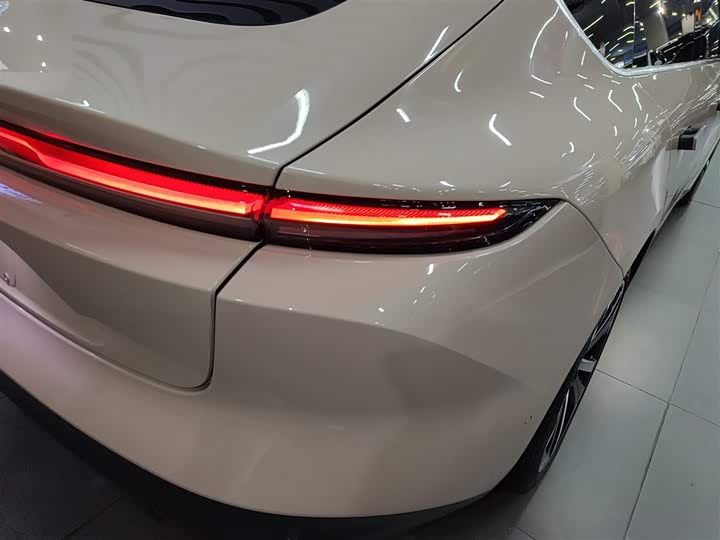 Фото 8 - Nio ET5