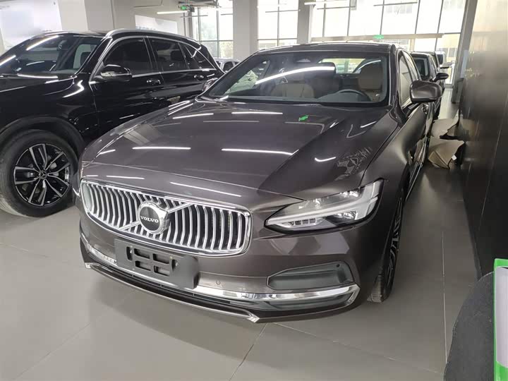 Фото 1 - Volvo S90