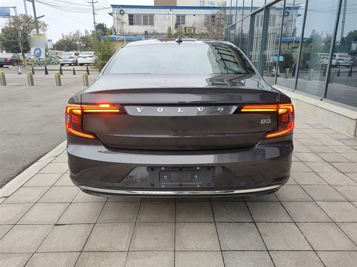 Фото 6 - Volvo S90