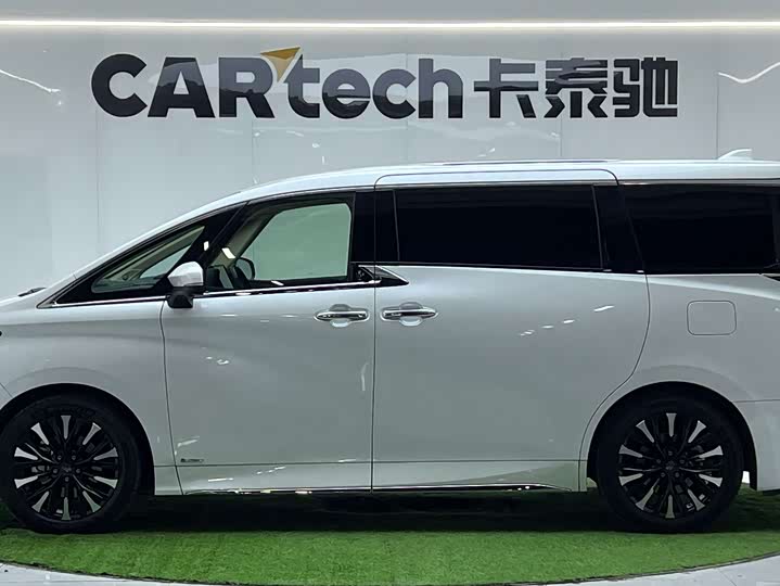 Фото 2 - Toyota Vellfire
