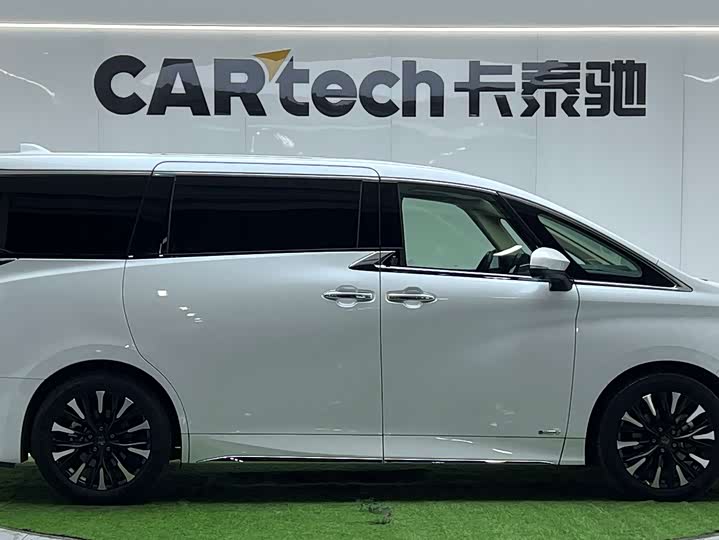 Фото 4 - Toyota Vellfire