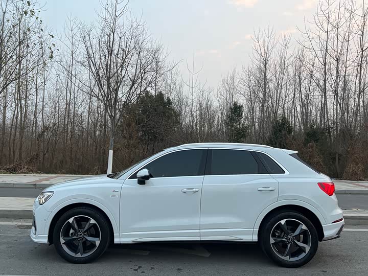 Фото 4 - Audi Q3