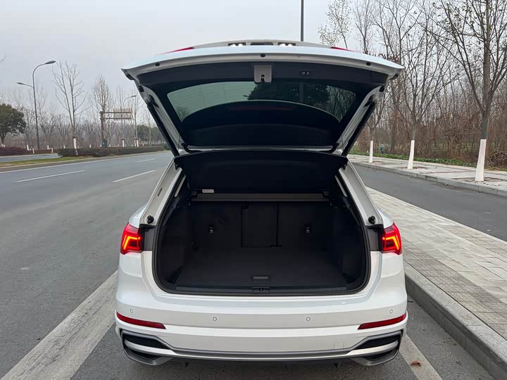 Фото 8 - Audi Q3