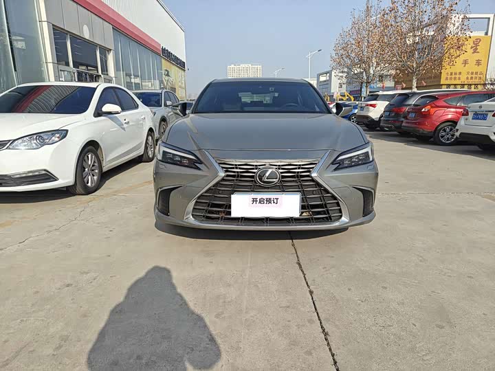 Фото 1 - Lexus ES