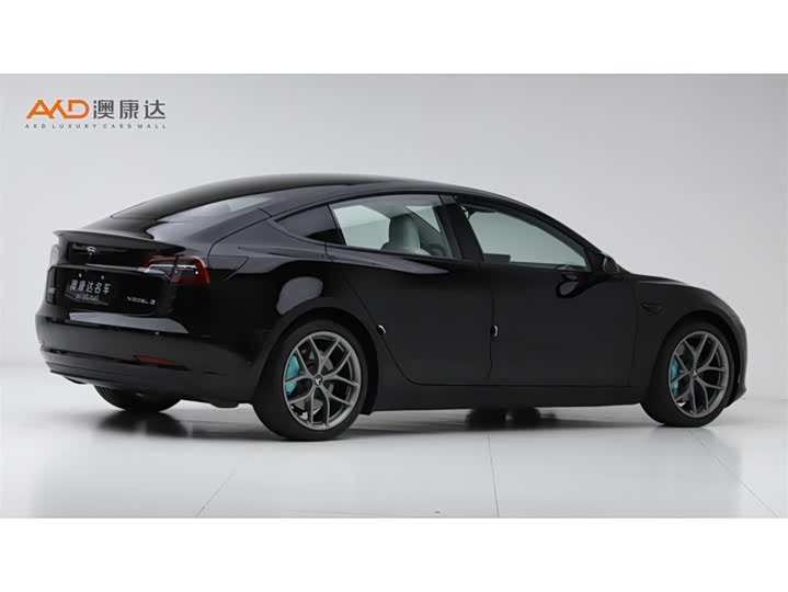 Фото 3 - Tesla Model 3