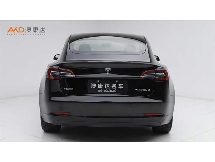 Фото 4 - Tesla Model 3