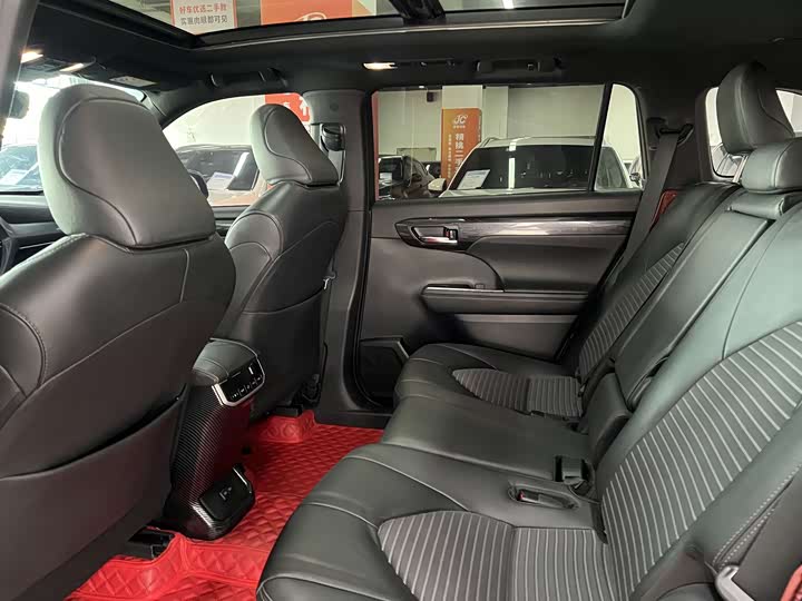 Фото 4 - Toyota Crown Kluger