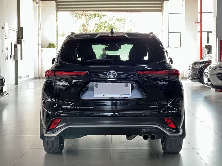 Фото 7 - Toyota Crown Kluger