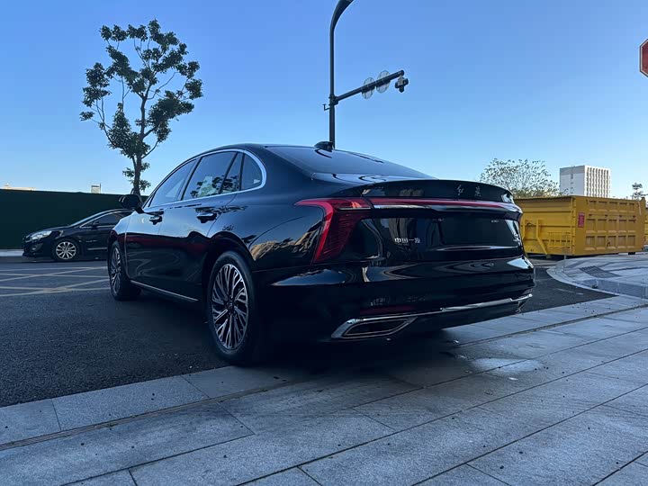 Фото 7 - Hongqi H5