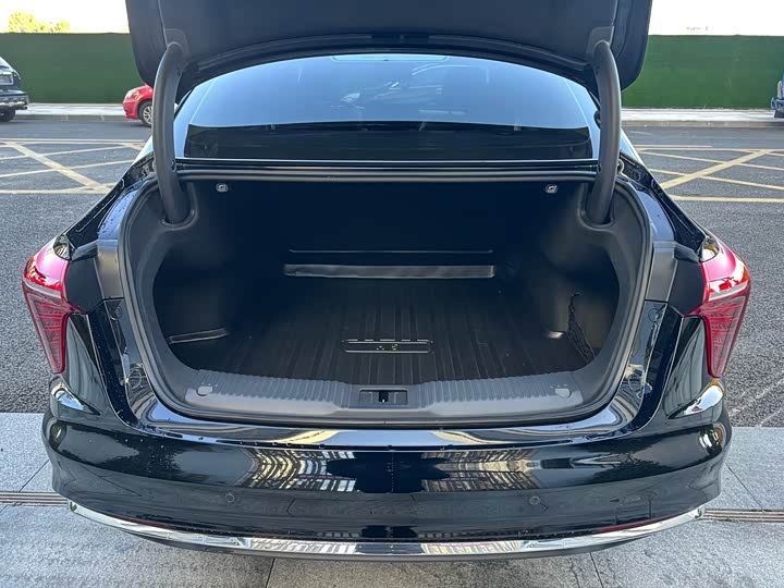 Фото 9 - Hongqi H5