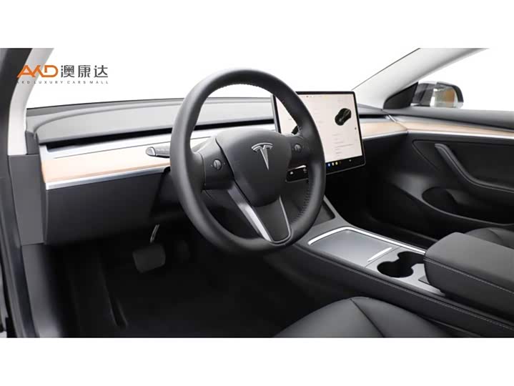 Фото 6 - Tesla Model 3