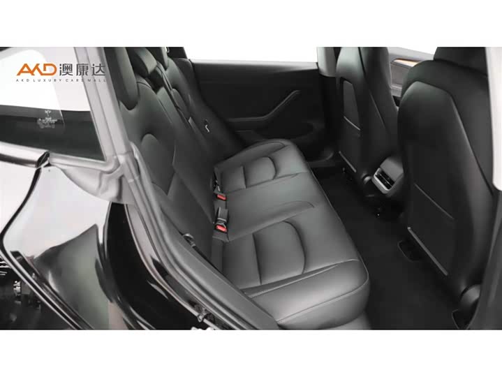 Фото 8 - Tesla Model 3