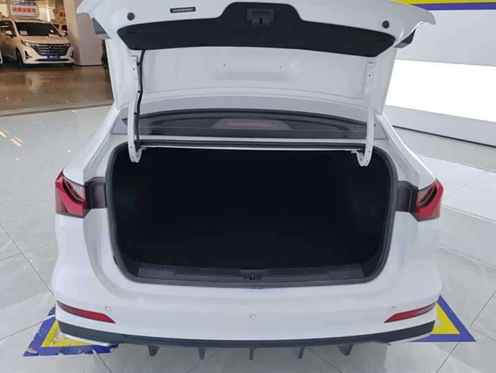 Фото 4 - Roewe i5