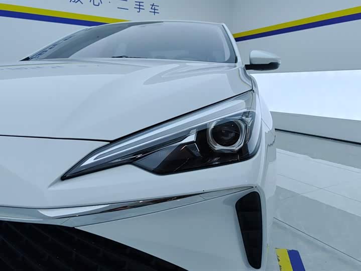 Фото 5 - Roewe i5