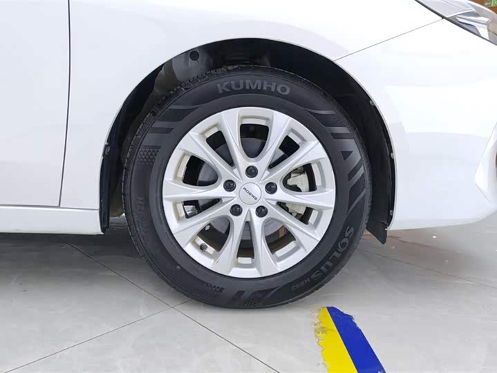 Фото 6 - Roewe i5