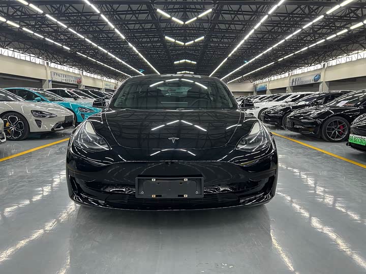 Фото 2 - Tesla Model 3