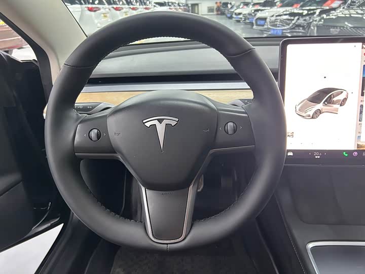 Фото 6 - Tesla Model 3