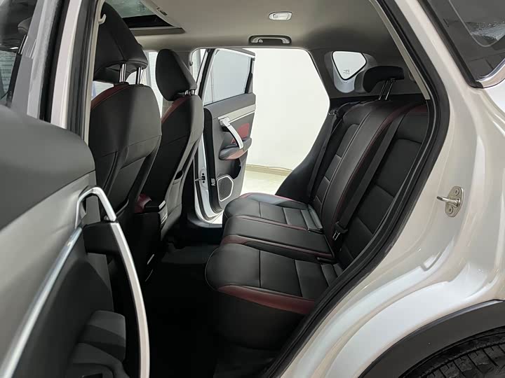 Фото 9 - Geely Coolray