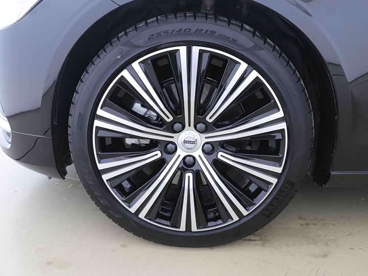 Фото 7 - Volvo S90