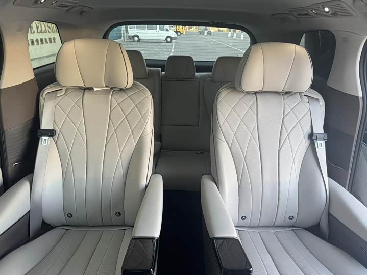 Фото 5 - Denza D9